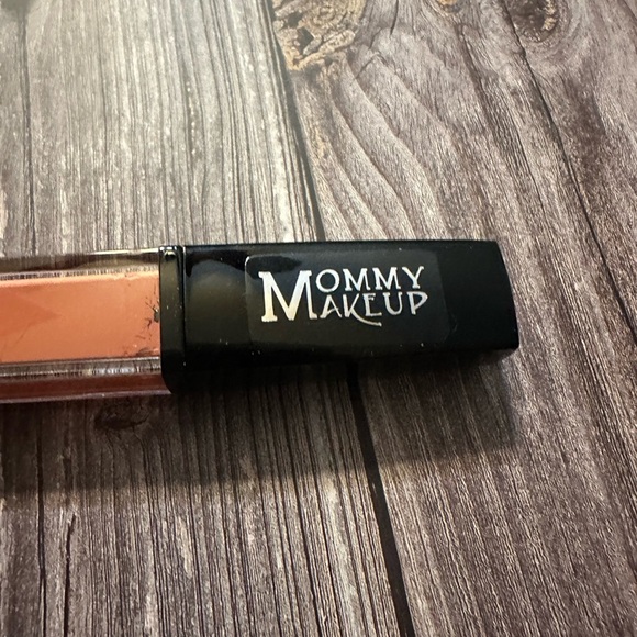 Mommy Makeup Stay Put Lip Cream Rosy Nude - Ginger - Picture 4 of 4